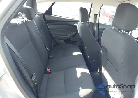 2016 Ford Focus Se z USA, uszkodzony, nr VIN 1FADP3F2XGL249265